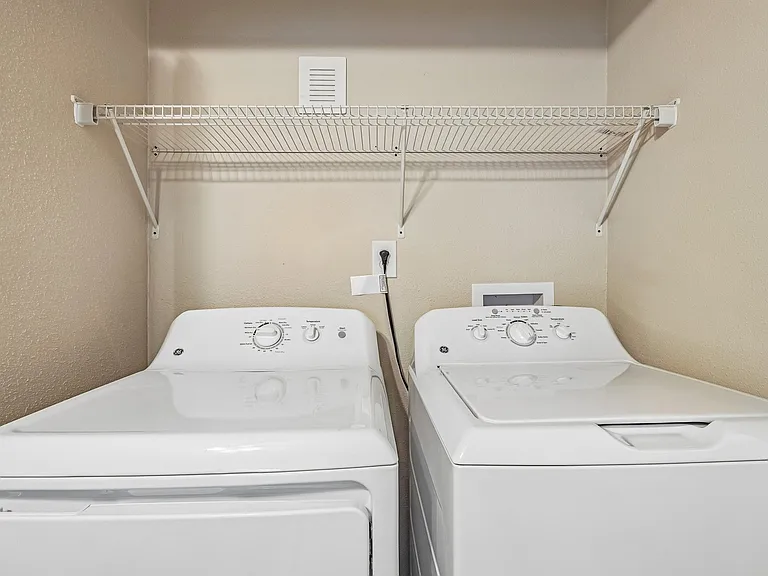 Somerset Apartments — Photo 4