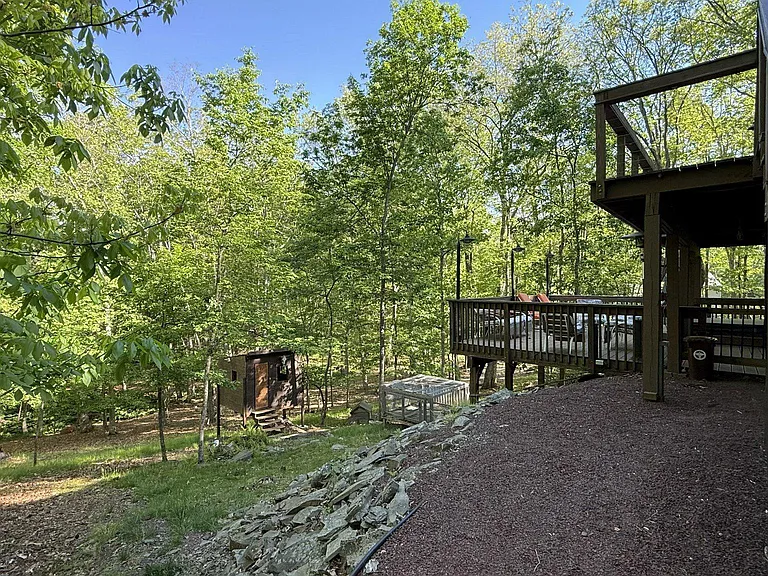 5375 Woodbridge Dr E — Photo 4