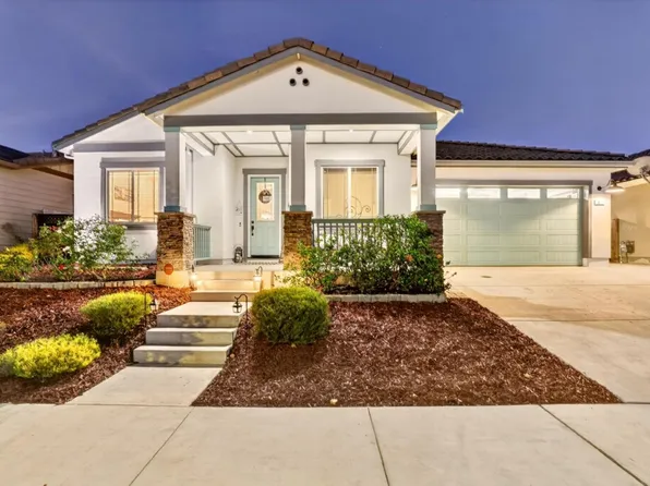 911 Trinity Dr, Hollister, CA 95023