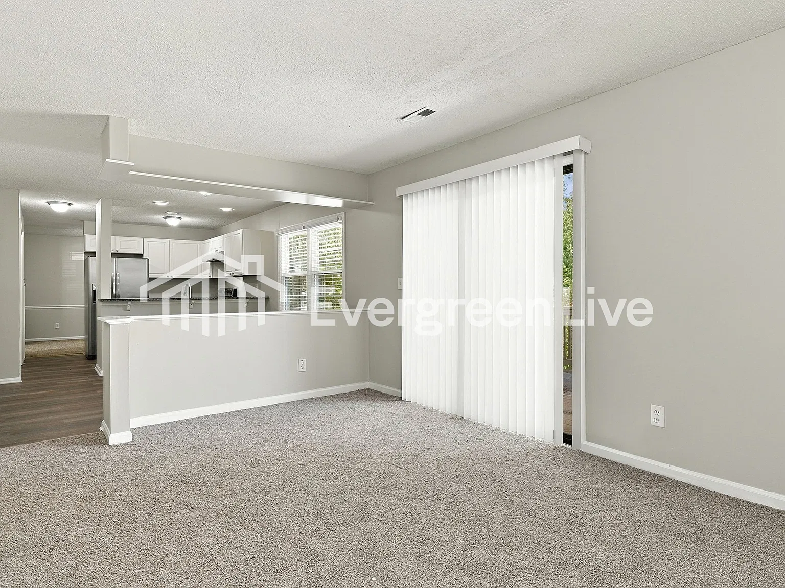 4 bed, 2.5 bath, 2261 sqft, $2,195 — Photo 3