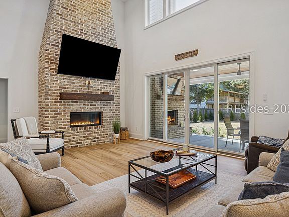 4th image of 1 Pine Island Rd