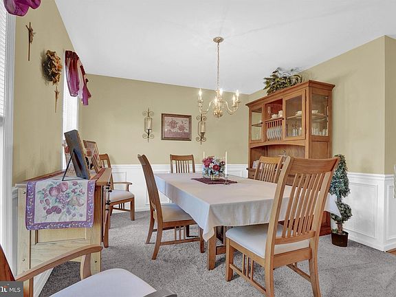 4th image of 212 Tamarack Dr
