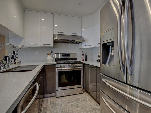 5th image of 1757 Parkview Green Cir