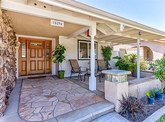 4th image of 15294 Woodcrest Dr