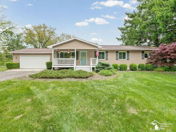 2037 Meanwell Rd, Dundee, MI 48131