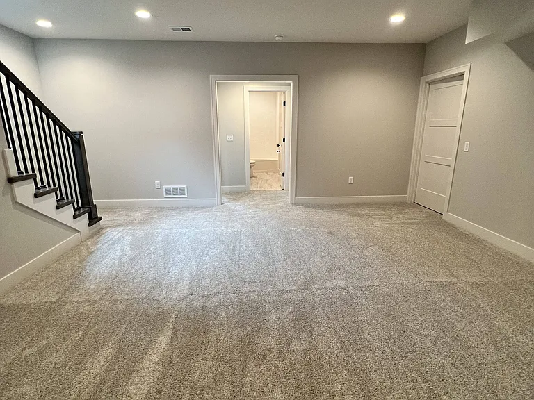 11009 S Millstone Dr — Photo 38
