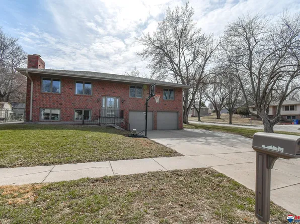 5701 Dogwood Dr, Lincoln, NE 68516
