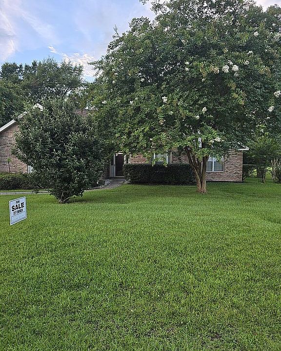 1st image of 104 Greenway Dr