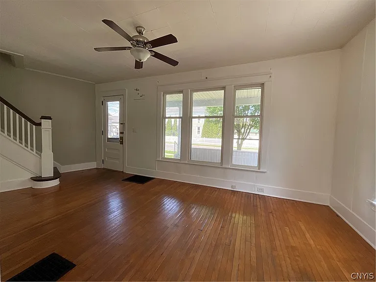 700 Nellis St E — Photo 5