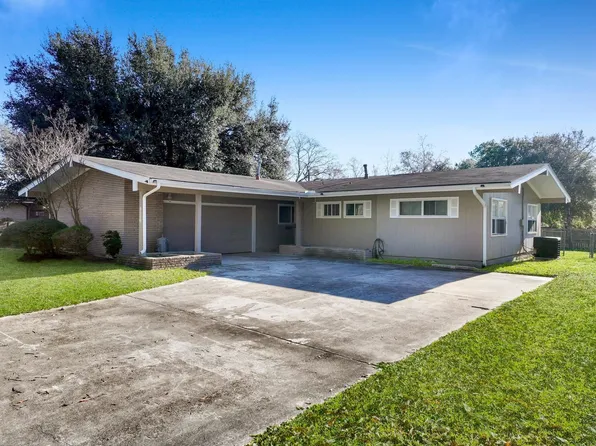 5116 Woodlawn Dr, Groves, TX 77619