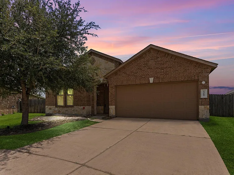 23607 Legano Dr — Photo 2