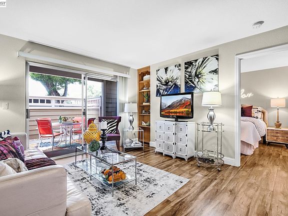 4th image of 150 Reflections Dr APT 13