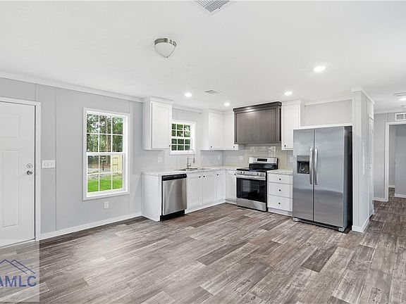 4th image of 93 E Thrasher Ln E