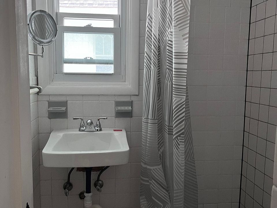2nd image of 515 New Scotland Ave #4