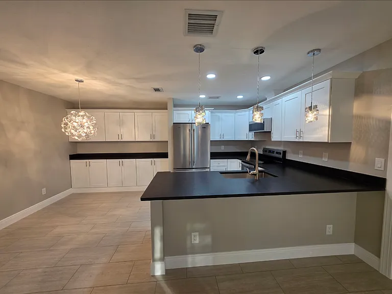 4836 Marine Dr — Photo 5