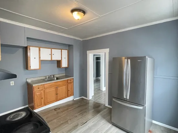 22 2nd St #1, Lowell, MA 01850