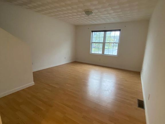 3rd image of 327 Lockwood St Unit 2