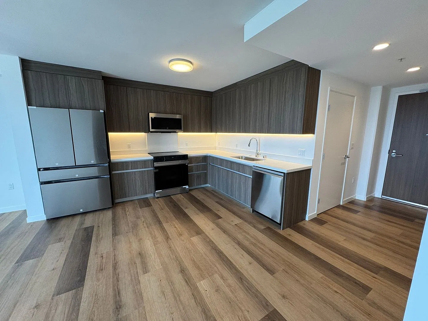 1/1/1 Located At The Park On Keeaumoku, 27th Floor, Mountain & City Views — Photo 4