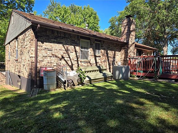 3rd image of 812 NW Buckingham Pl
