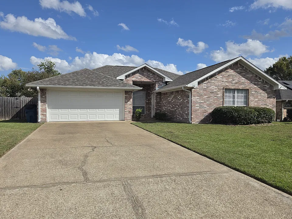 212 Ash Dr