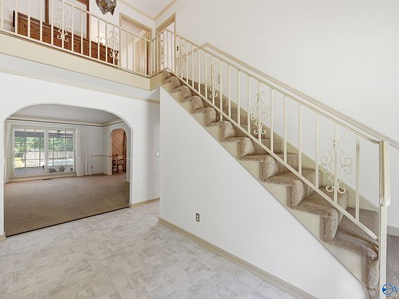 5th image of 817 Rigel Dr SW