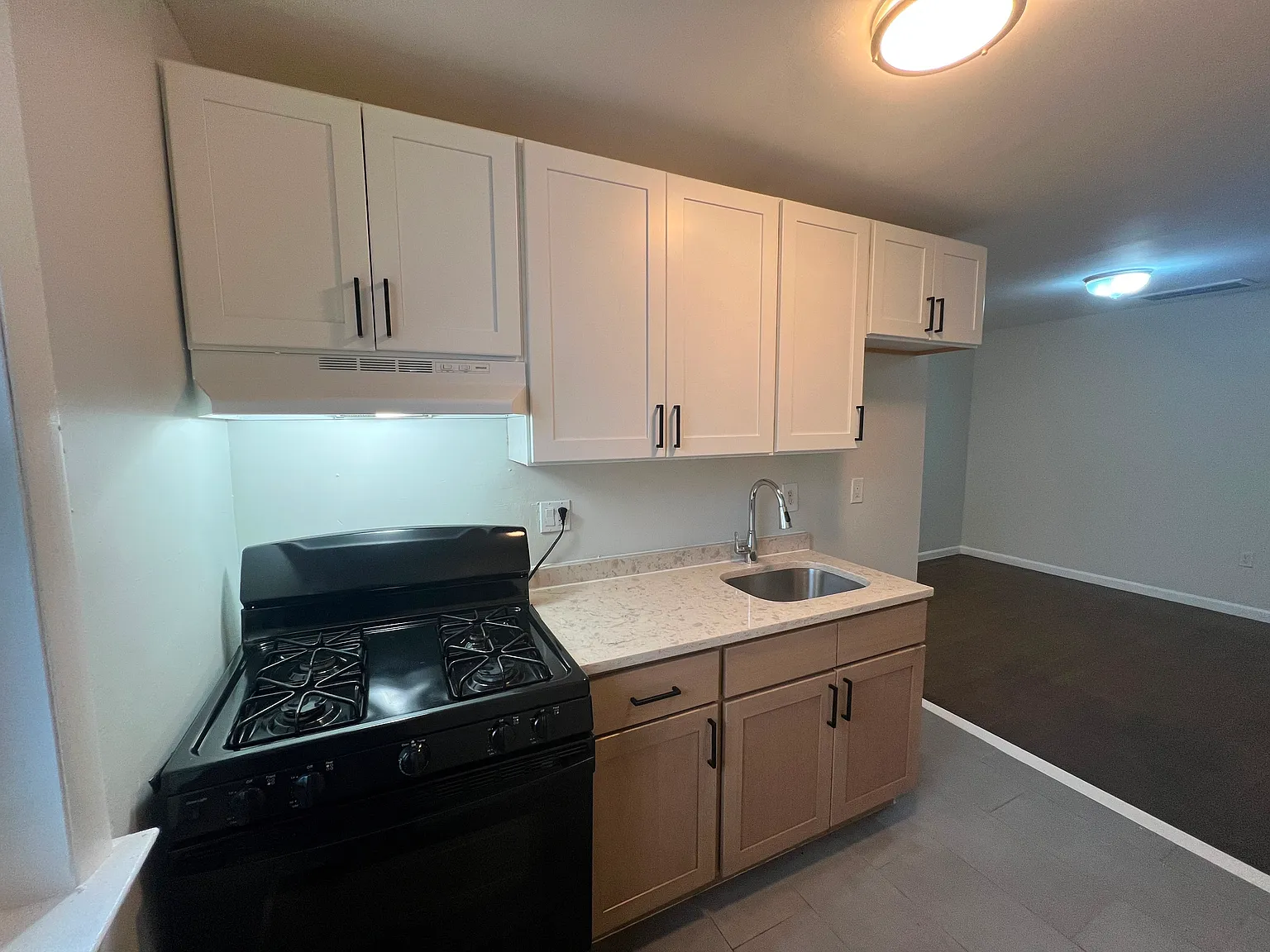 3 bed, $2,000 — Photo 1