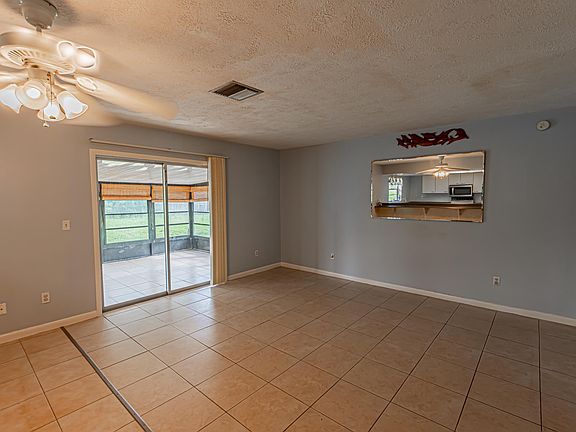 3rd image of 921 SE Walters Ter