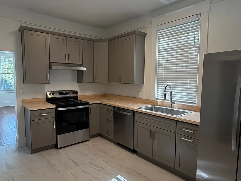 537 Maupas Ave #1 — Photo 7