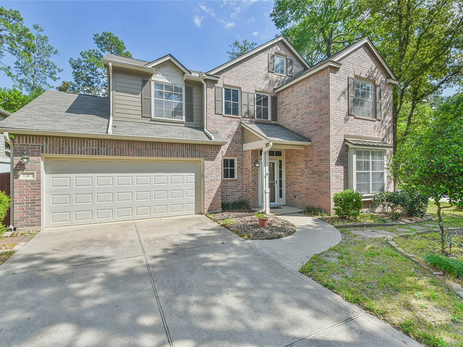 4 bed, 2.5 bath, 2058 sqft, $2,700 — Photo 2