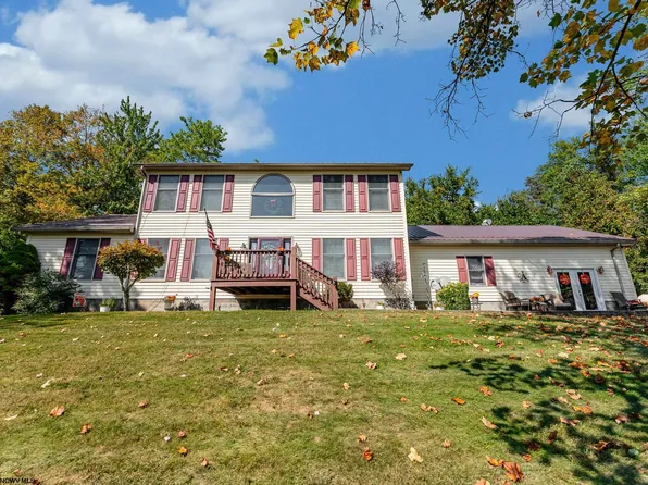 388 Arbogast Ln, Morgantown, WV 26508