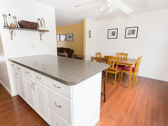 4th image of 96 Heather Hill Dr