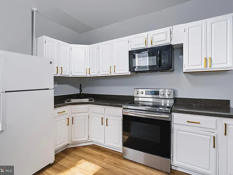 309 Academy St — Photo 11