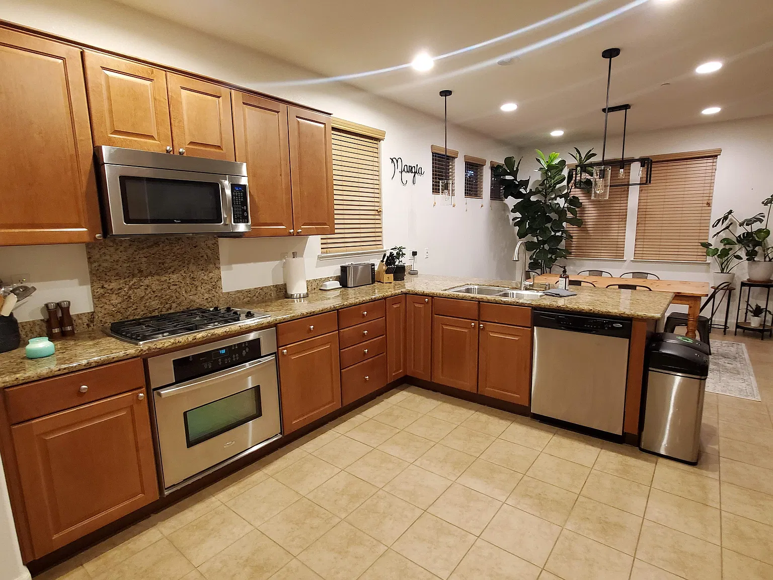 4 bed, 2.5 bath, 2133 sqft, $4,100 — Photo 4