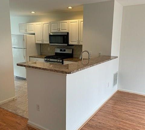 3rd image of 1002 Larson Dr #1002