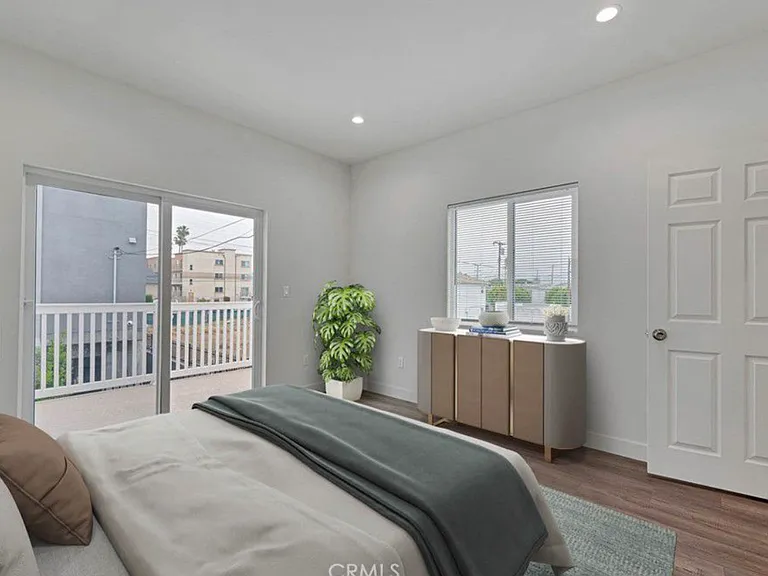 6744 Radford Ave — Photo 15