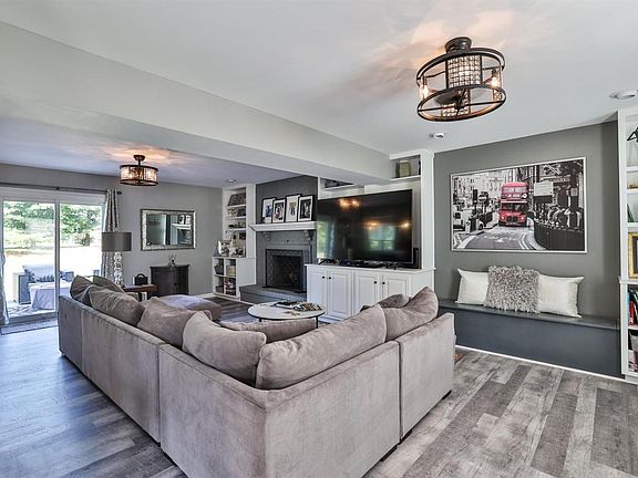 3rd image of 6573 Foxfield Dr