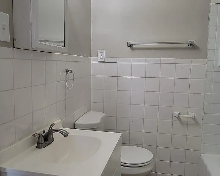 951 W Florence Ave — Photo 11