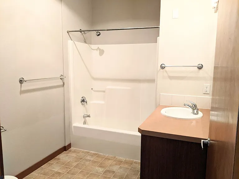 910 Gladstone St #306 — Photo 13