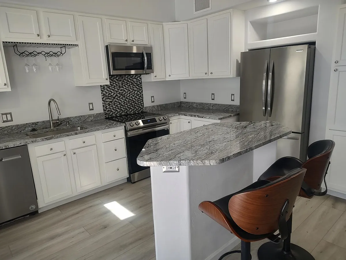 Building Photo - 532 E Laguna St #1