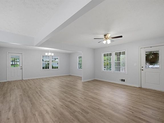 5th image of 641 Amber Pl SW