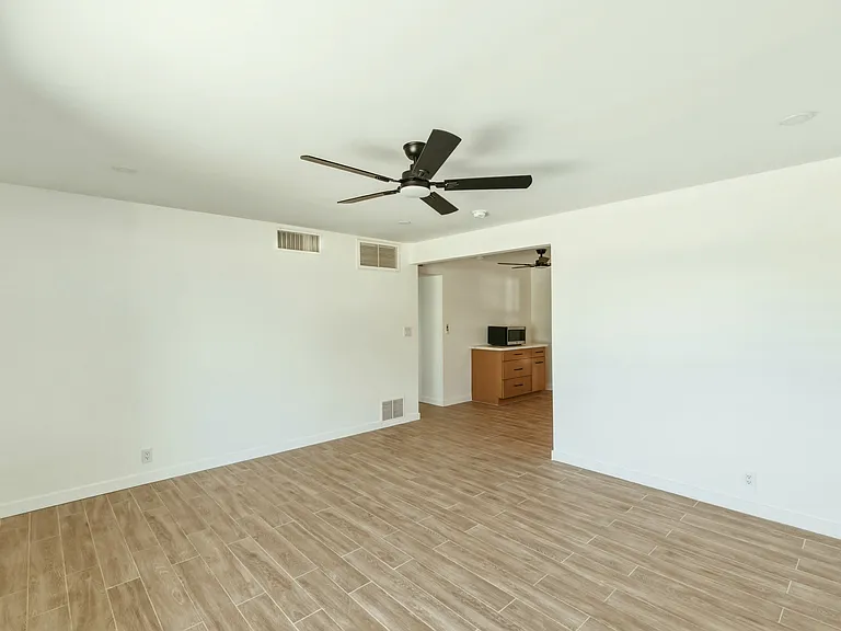 1438 E Sheridan St — Photo 9