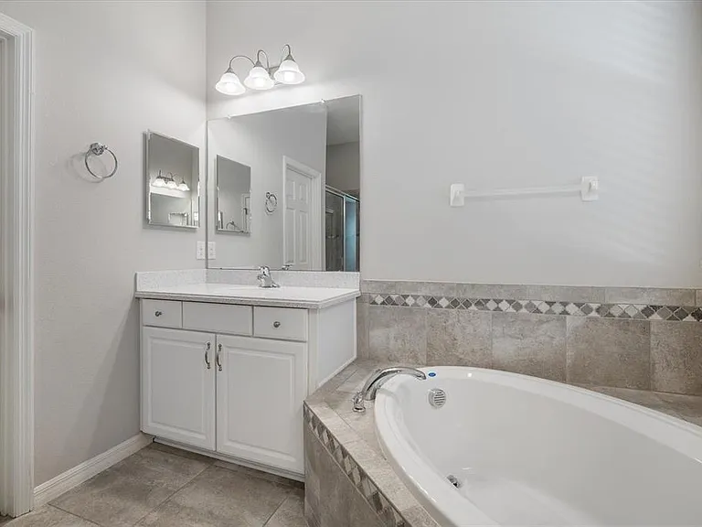 6523 Watson Rd — Photo 20