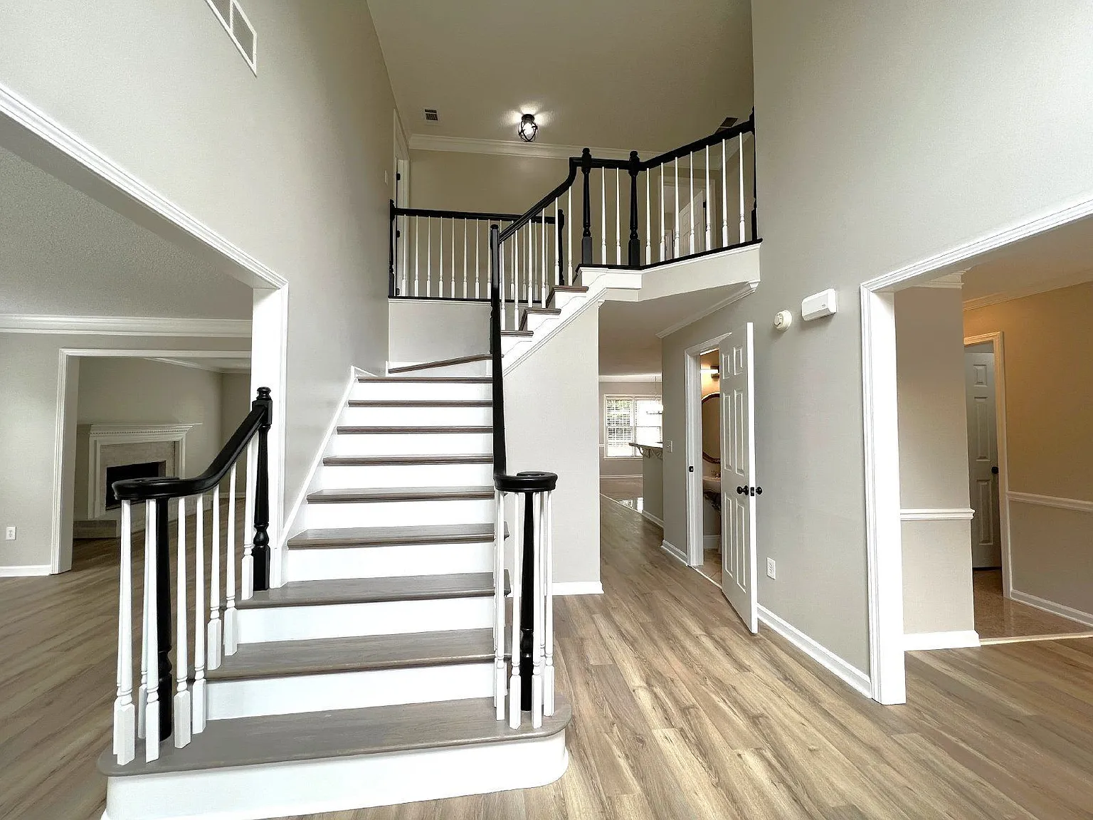 5 bed, 4.5 bath, 3400 sqft, $4,850 — Photo 4