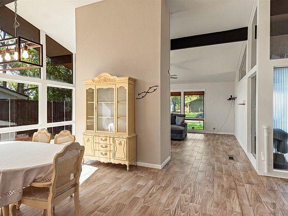 4th image of 2811 Crowley Ct