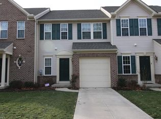 1208 Wellingshire Cir, Cuyahoga Falls, OH 44221