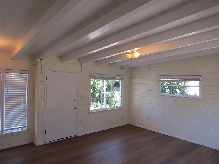 404 E Locust Ave — Photo 10