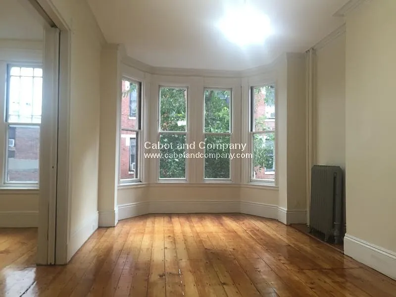 3 bed, 1.0 bath, $4,800 — Photo 1