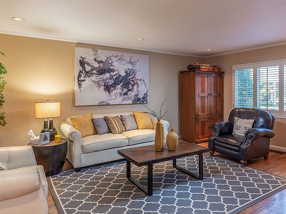 4th image of 3855 Woodford Dr