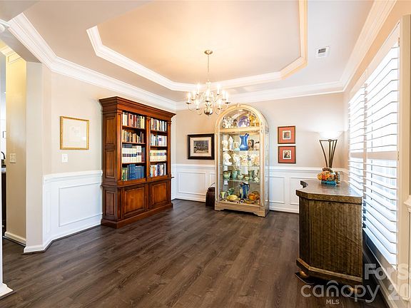 3rd image of 1123 Inn Keepers Way