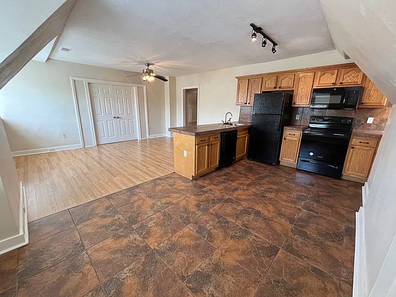 5th image of 219 S Fairmount St #5